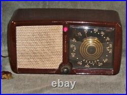 Vintage 1946 Zenith Model 5D011Z tube radio-fully restored Bakelite with black d