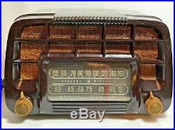 Vintage 1947 General Electric GE Tube Radio Table Model 220 AM & Shortwave
