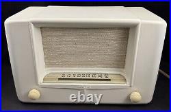 Vintage 1947 Wards Airline 64WG-1511 Bakelite Table Tube Radio Made in USA