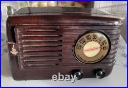 Vintage 1948-49 Emerson Tube Radio 594 in good working condition