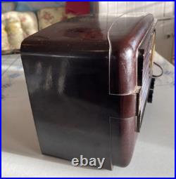 Vintage 1948-49 Emerson Tube Radio 594 in good working condition