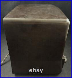 Vintage 1948 Admiral 7T01M-N Tube Table Radio Made in USA