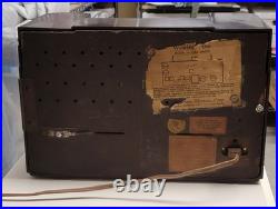 Vintage 1948 Westinghouse H204A Tube AM/FM Radio Mid-Century Bakelite Works Vintage 1948 Westinghouse H204A Tube AM/FM Radio Mid-Century Bakelite Works