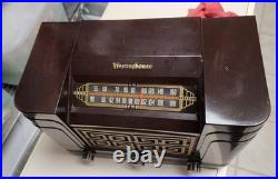 Vintage 1948 Westinghouse H204A Tube AM/FM Radio Mid-Century Bakelite Works