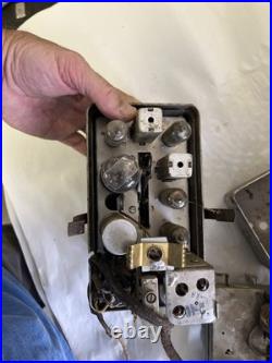 Vintage 1949 Chevy AM Tube Radio #986389. Complete