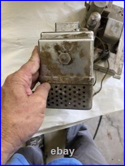 Vintage 1949 Chevy AM Tube Radio #986389. Complete