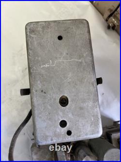 Vintage 1949 Chevy AM Tube Radio #986389. Complete