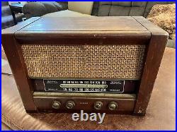 Vintage 1949 Philco radio model 49-909, tube radio, fully functional and working