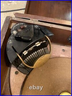 Vintage 1949 Vintage Zenith 5R086 Tube Radio Record Player Turntable