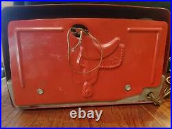 Vintage 1950 Arvin Hopalong Cassidy Radio (RED) Vintage 1950 Arvin Hopalong Cassidy Radio (RED)
