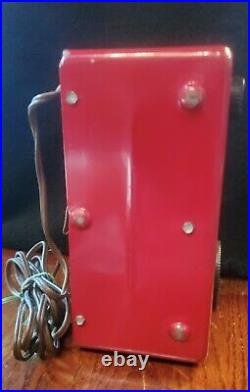 Vintage 1950 Arvin Hopalong Cassidy Radio (RED) Vintage 1950 Arvin Hopalong Cassidy Radio (RED)