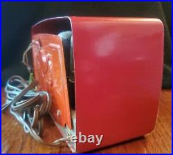 Vintage 1950 Arvin Hopalong Cassidy Radio (RED) Vintage 1950 Arvin Hopalong Cassidy Radio (RED)
