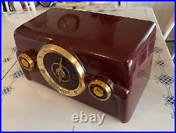 Vintage 1950 Crosley 10-138 Bakelite tabletop tube radio