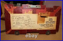Vintage 1950 TRAVLER Model 5022 3 Way Tube Snakeskin Bakelite Radio NICE/WORKS