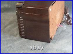 Vintage 1950 Trav-Ler model 5061 tube radio now fully restored