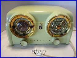 Vintage 1950's Crosley AM Radio Model D 25 CE Tube clock/radio Chartreuse green