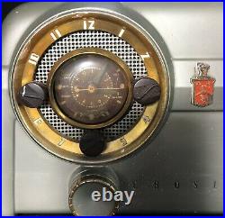 Vintage 1950's Crosley AM Radio Model D 25 CE Tube clock/radio, Green (Working)