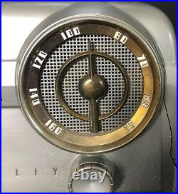 Vintage 1950's Crosley AM Radio Model D 25 CE Tube clock/radio, Green (Working)