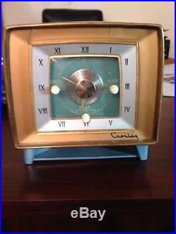 Vintage 1950's Crosley Clock Radio. Tube Type. Works