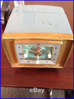 Vintage 1950's Crosley Clock Radio. Tube Type. Works