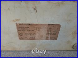 Vintage 1950's Crosley Dashboard Tube Clock Radio D-25WE Tested & Working