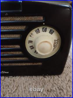 Vintage 1950's Silvertone Model #1 Tube Radio (Recapped & Working) Vintage 1950's Silvertone Model #1 Tube Radio (Recapped & Working)