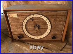 Vintage 1950s 1960 Zenith Model C835E AM/FM Tube Radio Vintage 1950s 1960 Zenith Model C835E AM/FM Tube Radio