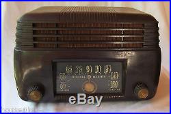 Vintage 1950s Art Deco General Electric Model 200 Bakelite Radio All Original
