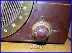 Vintage 1950s Bakelite Zenith Radio Tested Works Model K725