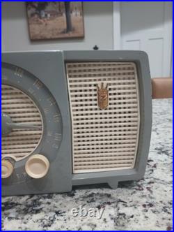 Vintage 1950s Zenith Y723 Tube AM-FM Table Radio-Works Good