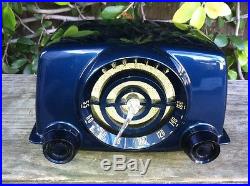 Vintage 1951 Crosley Atomic Mid Century Tube Radio Midnight Blue Mirror Finish