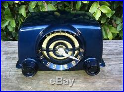 Vintage 1951 Crosley Atomic Mid Century Tube Radio Midnight Blue Mirror Finish