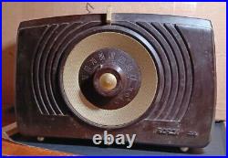 Vintage 1951 RCA Victor Tube Radio Model X551 Art Deco Style Brown Bakelite