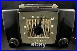 Vintage 1951 Zenith 6G05 Bakelite Table Tube Radio Made in USA