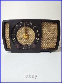 Vintage 1951 Zenith AM/FM Radio Tube Radio Model H72322 Bakelite Case