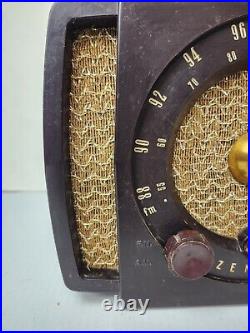 Vintage 1951 Zenith AM/FM Radio Tube Radio Model H72322 Bakelite Case