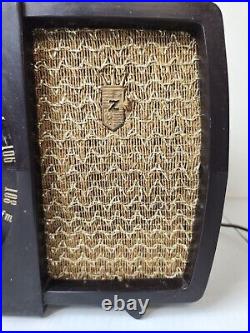 Vintage 1951 Zenith AM/FM Radio Tube Radio Model H72322 Bakelite Case