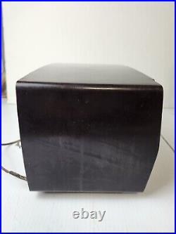 Vintage 1951 Zenith AM/FM Radio Tube Radio Model H72322 Bakelite Case
