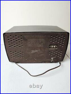 Vintage 1951 Zenith AM/FM Radio Tube Radio Model H72322 Bakelite Case
