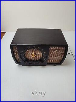 Vintage 1951 Zenith AM/FM Radio Tube Radio Model H72322 Bakelite Case