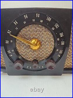 Vintage 1951 Zenith AM/FM Radio Tube Radio Model H72322 Bakelite Case