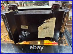 Vintage 1951 Zenith H511 Racetrack Bakelite Tube Radio Vintage 1951 Zenith H511 Racetrack Bakelite Tube Radio