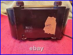 Vintage 1951 Zenith H511 Racetrack Bakelite Tube Radio Powers On