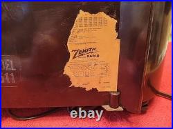 Vintage 1951 Zenith H511 Racetrack Bakelite Tube Radio Powers On