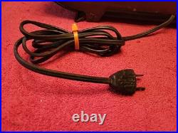 Vintage 1951 Zenith H511 Racetrack Bakelite Tube Radio Powers On