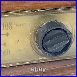Vintage 1951 Zenith Table Top Long Distance Radio G730W Works
