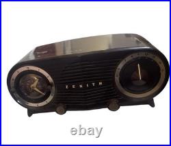 Vintage 1952 Zenith Deluxe Brown Bakelite Owl Eyes Tabletop Tube Radio