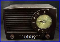 Vintage 1953 Westinghouse H-382T5 Table Tube Radio