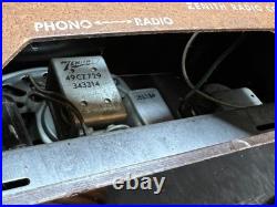 Vintage 1953 Zenith Bakelite Tube Radio Model K526 S-19493 Works! See Video Vintage 1953 Zenith Bakelite Tube Radio Model K526 S-19493 Works! See Video