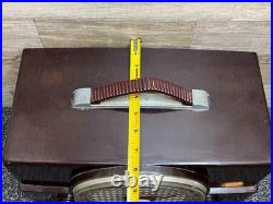 Vintage 1953 Zenith Bakelite Tube Radio Model K526 S-19493 Works! See Video Vintage 1953 Zenith Bakelite Tube Radio Model K526 S-19493 Works! See Video